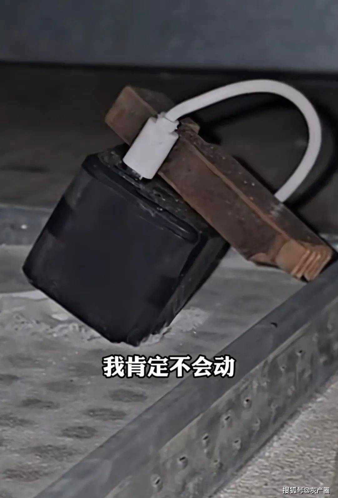 疑似偷窥!球队更衣室内现监控器的简单介绍 疑似偷窥!球队更衣室内现监控器的简单介绍