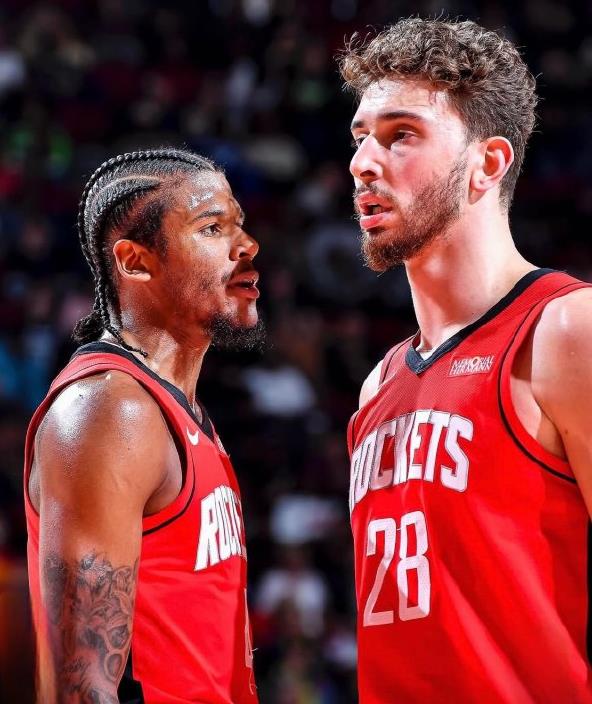 热火新援表现抢眼,带领球队取得连胜 热火新援表现抢眼,带领球队取得连胜