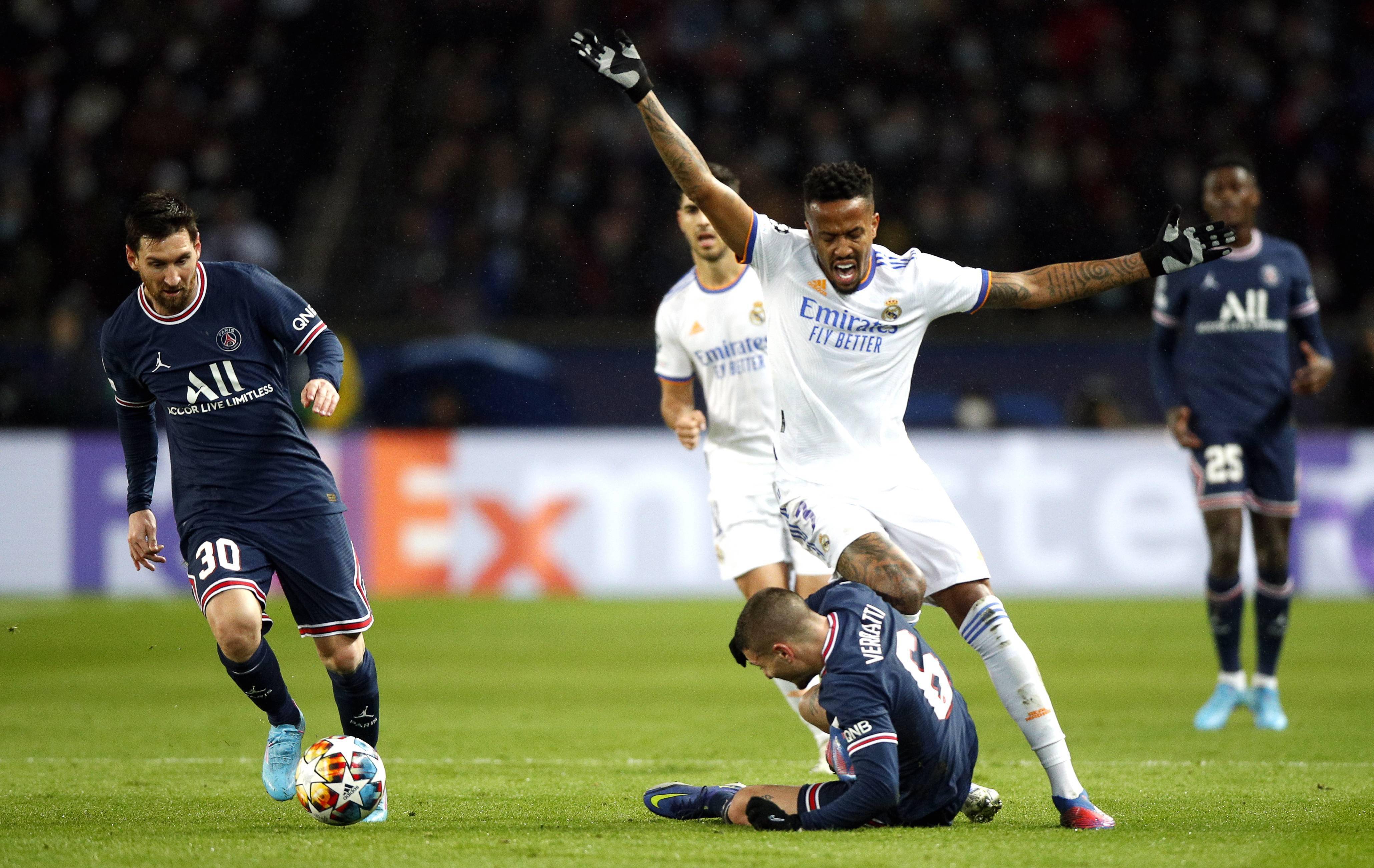 包含意大利足球联赛现场气氛热烈,球员斗志昂扬的词条 包含意大利足球联赛现场气氛热烈,球员斗志昂扬的词条