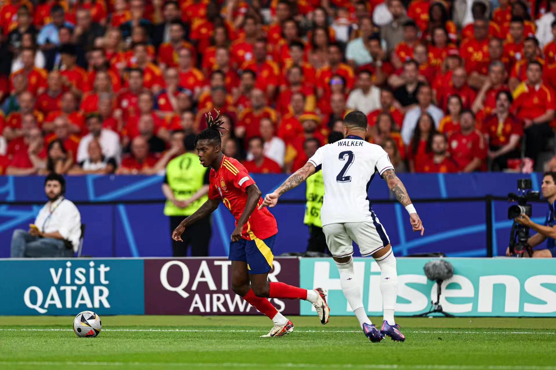 西班牙游泳选手完成完美动作夺冠 西班牙游泳选手完成完美动作夺冠