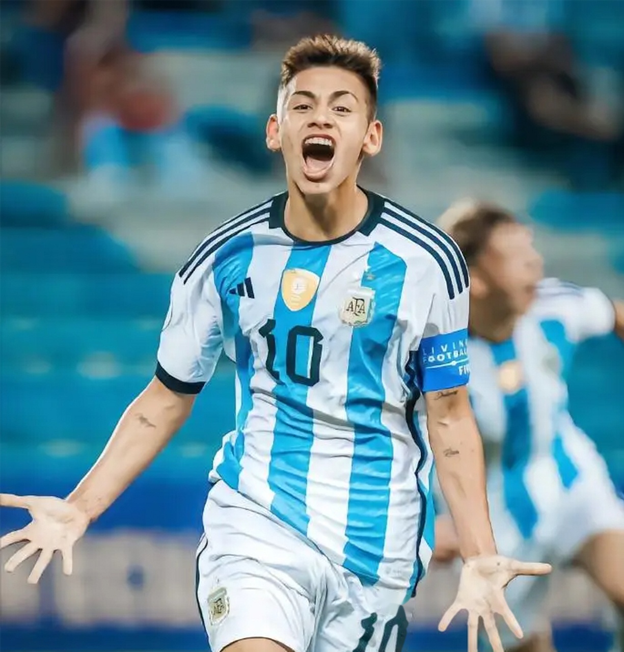 阿根廷名将在比赛中表现出色,赢得球迷赞誉 阿根廷名将在比赛中表现出色,赢得球迷赞誉