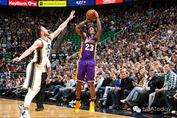 小牛回勇战胜对手：保持不败纪录