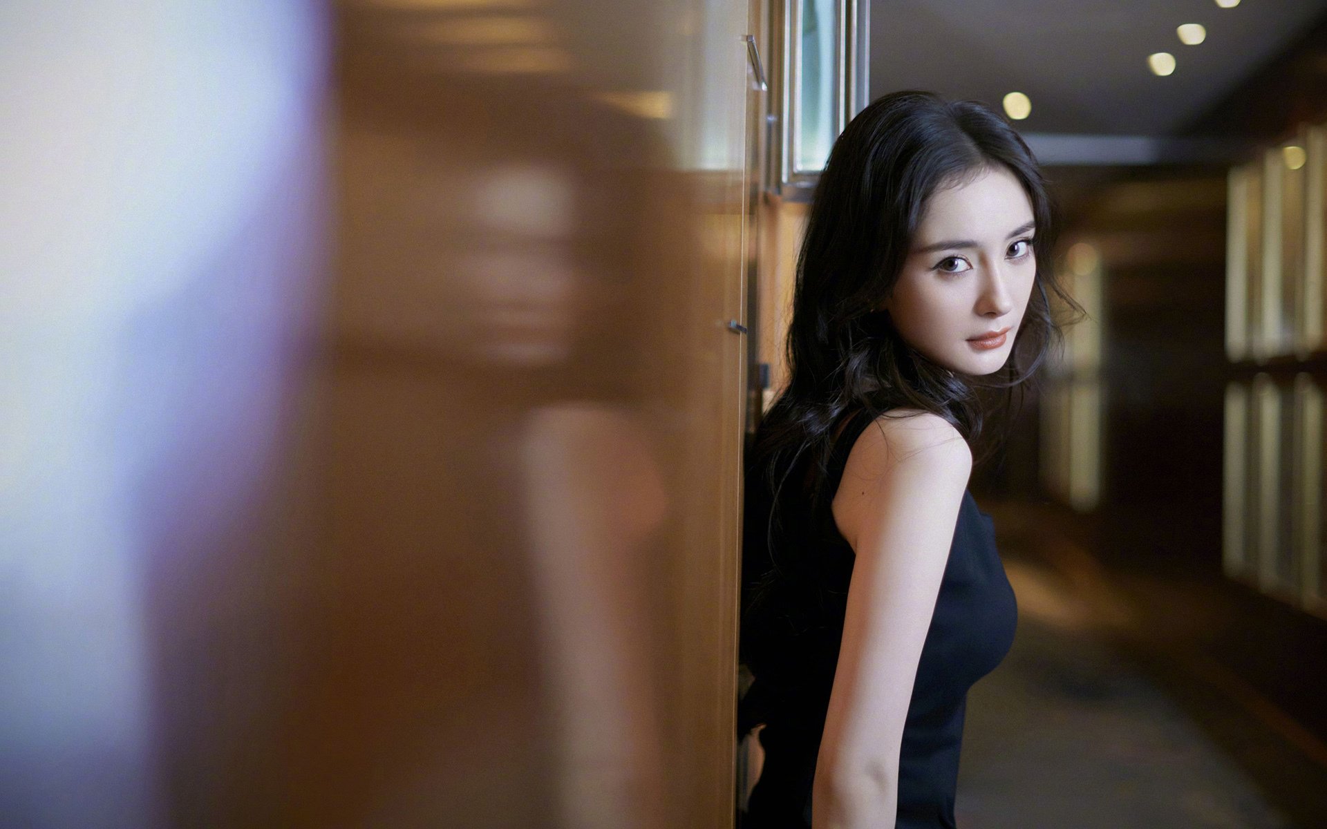 速度与智谋，格纳布里在F1引擎轰鸣之夜上演绿茵攻防方程式